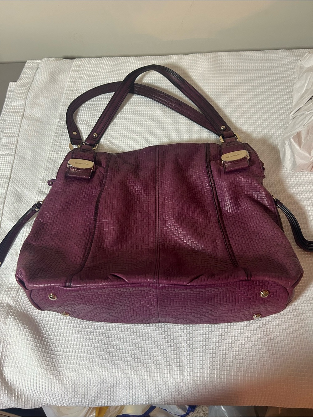 B.Makowsky Plumy Burgandy textured Leather Shoulder Bag, Gold Hardware - Picture 6 of 14